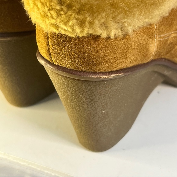 B MAKOWSKY Nellie Leather / Faux Fur Upper Wedge Booties size 6.5 - Picture 12 of 13